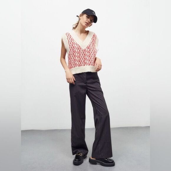 Urban Outfitters Jordie Jacquard Sweater Vest in Red Multi Hello Print M NWOT - Picture 2 of 12